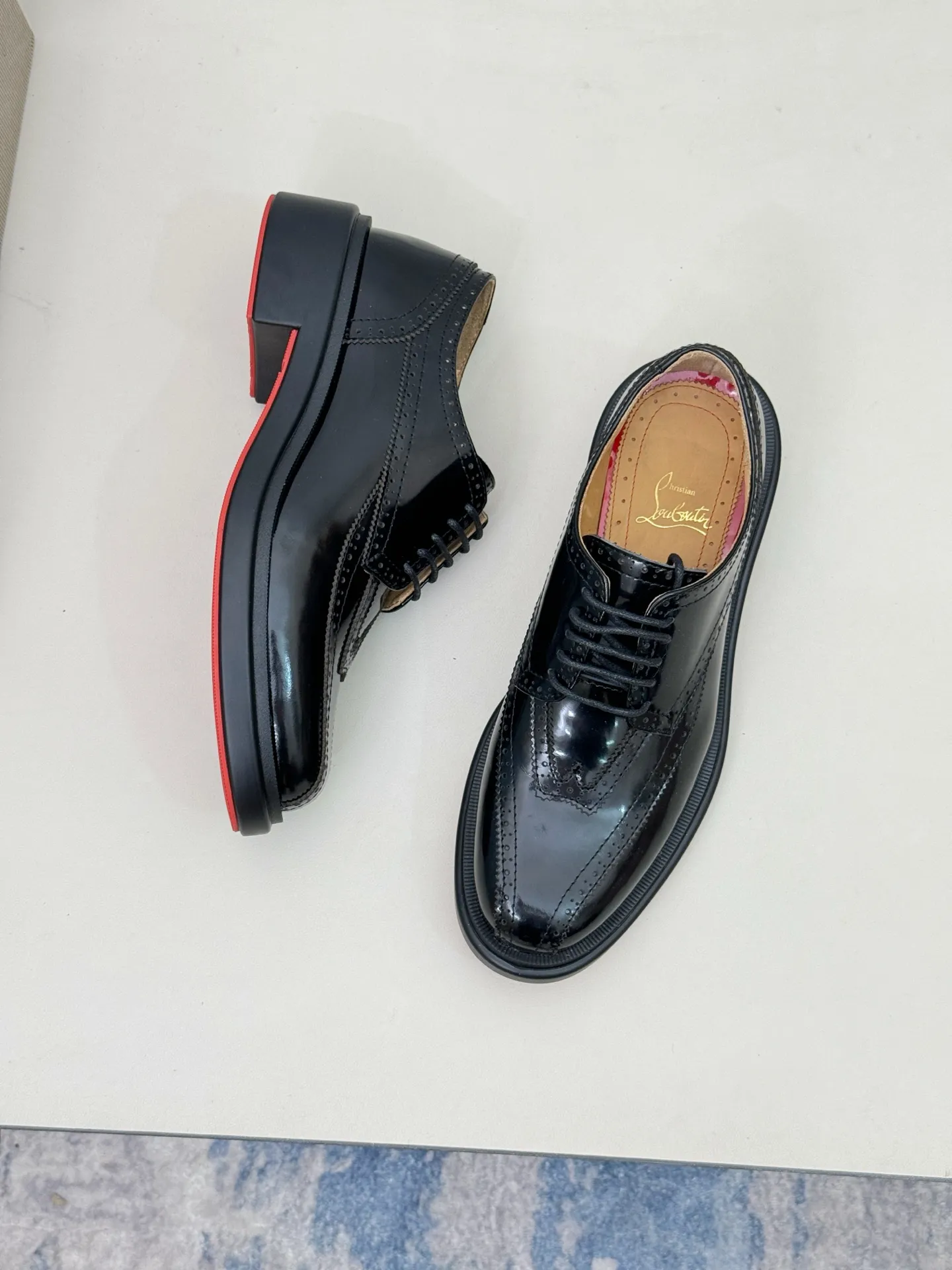 [CL～High-end men’s red-soled shoes] Top P: 880💰. Size: 39-44 (38.45.46 can be customized) 🆑Top original order purchasing agent Imported open-edge bead fabric and water-dyed cowhide inside 🉑️ Imported TPU rubber sole, wear-resistant and non-slip, full of European style.